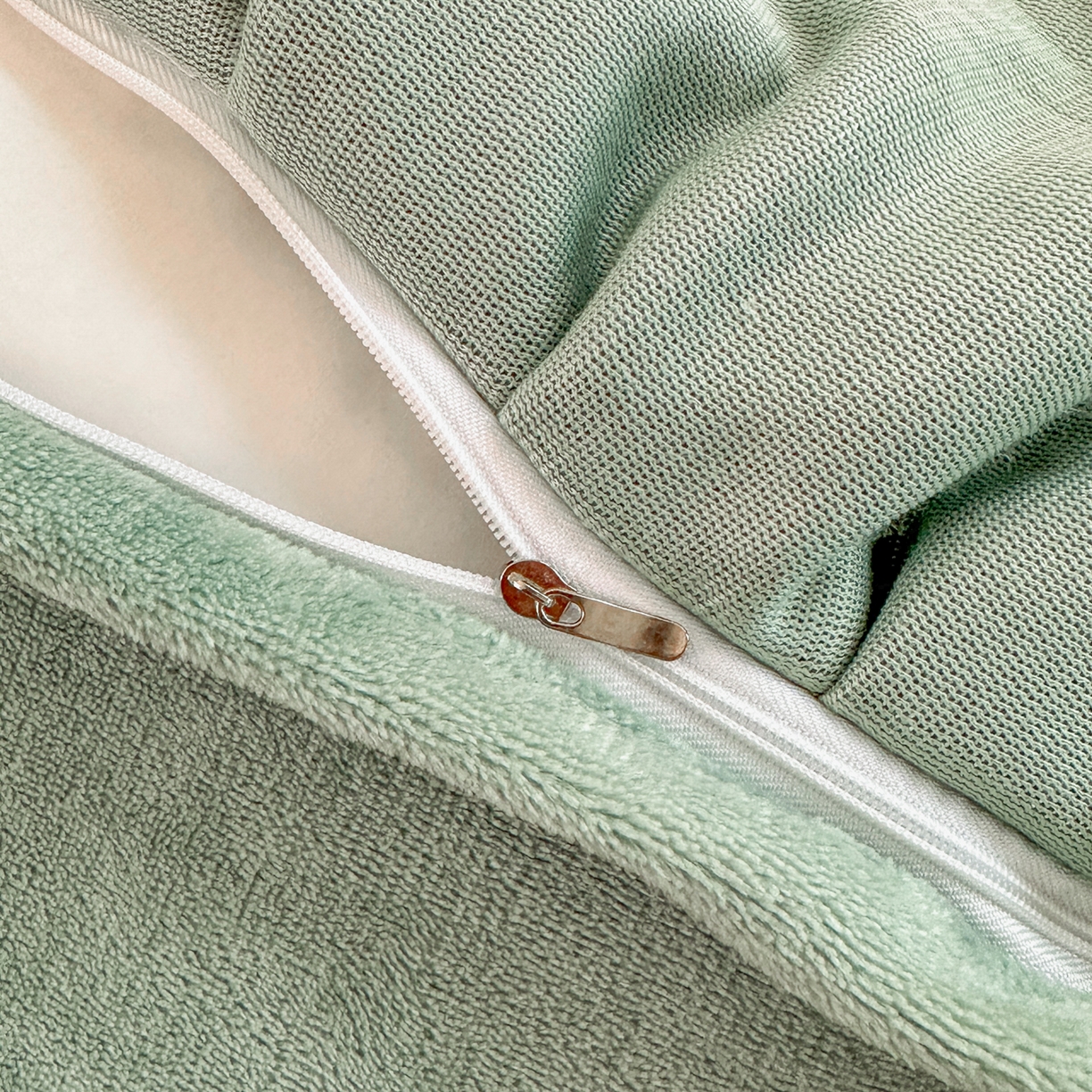 91家纺网 家纺一手货源 找家纺 安哆啦家纺 2025新款小清新双层花边款高克重牛奶绒四件套 小草莓