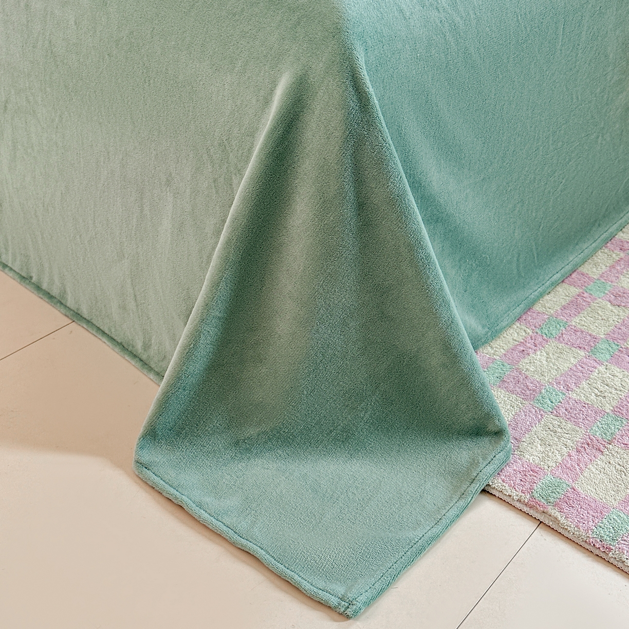 91家纺网 家纺一手货源 找家纺 安哆啦家纺 2025新款小清新双层花边款高克重牛奶绒四件套 小草莓