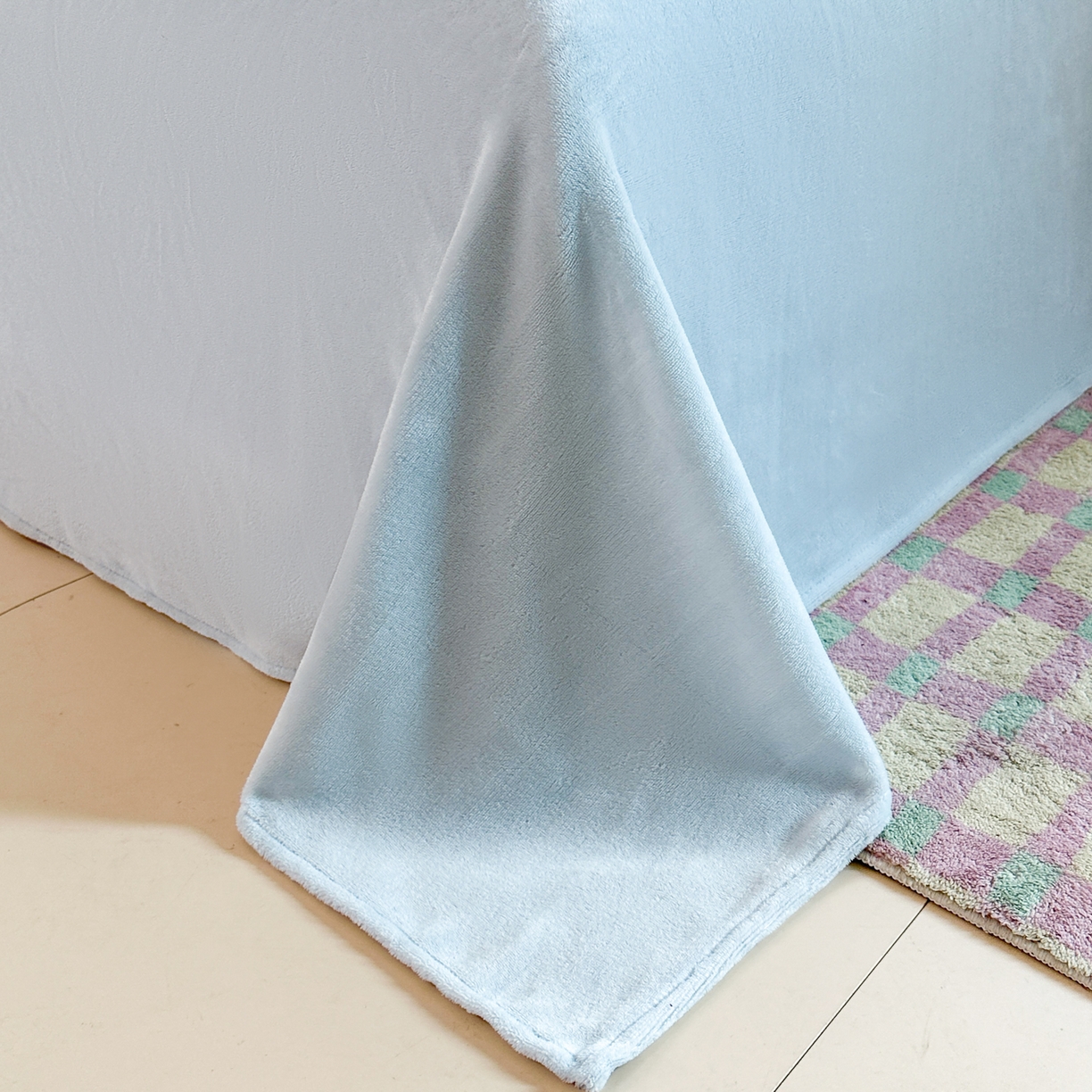 91家纺网 家纺一手货源 找家纺 安哆啦家纺 2025新款小清新双层花边款高克重牛奶绒四件套 小蝴蝶结-蓝