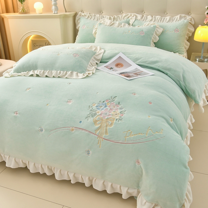91家纺网 家纺一手货源 找家纺 畅畅家纺 2025新款亲肤舒适冬季刺绣花边保暖牛奶绒四件套-花束 花束-淡绿