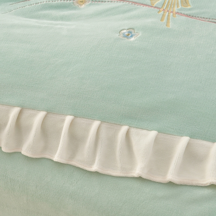 91家纺网 家纺一手货源 找家纺 畅畅家纺 2025新款亲肤舒适冬季刺绣花边保暖牛奶绒四件套-花束 花束-淡绿