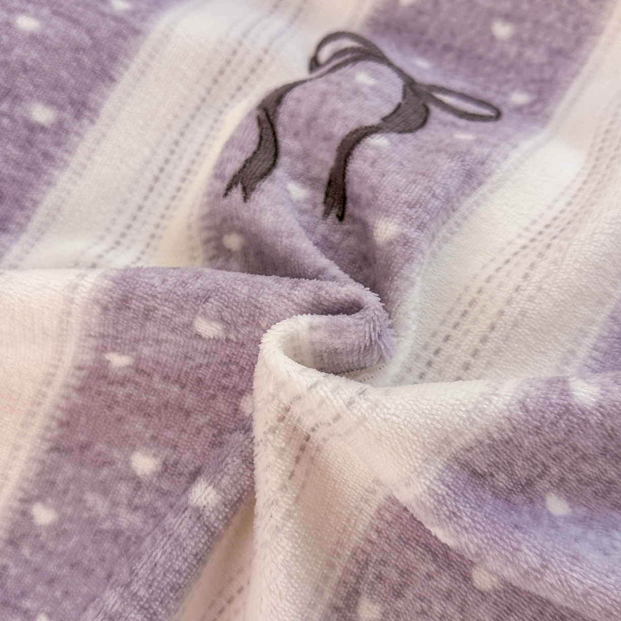 91家纺网 家纺一手货源 找家纺 安哆啦家纺 2025新款小清新双层花边款高克重牛奶绒四件套 紫色蝴蝶结