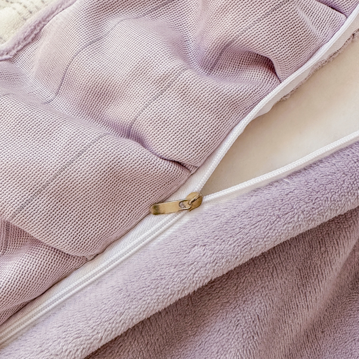 91家纺网 家纺一手货源 找家纺 安哆啦家纺 2025新款小清新双层花边款高克重牛奶绒四件套 紫色蝴蝶结