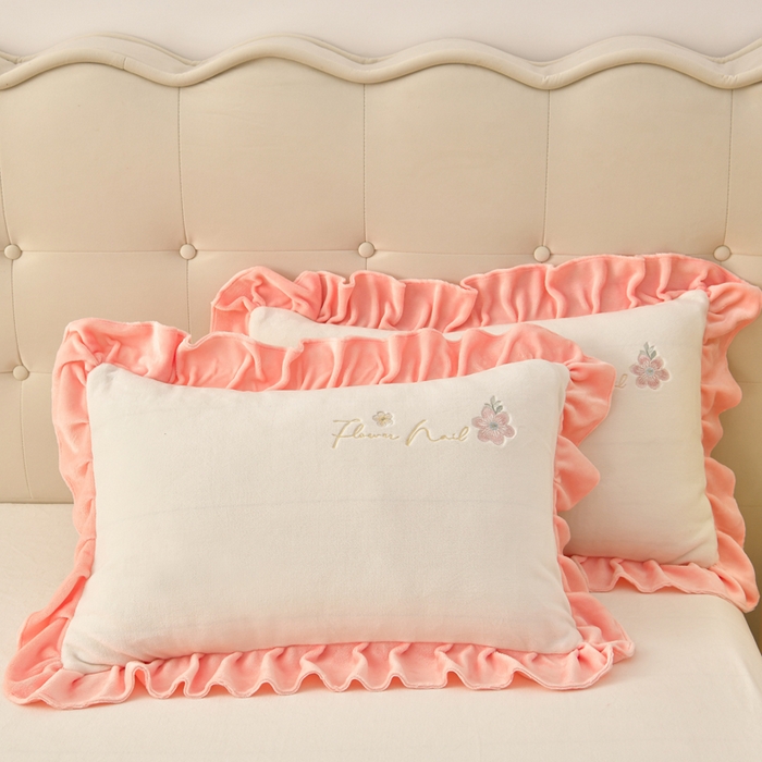 91家纺网 家纺一手货源 找家纺 畅畅家纺 2025新款亲肤舒适冬季刺绣花边保暖牛奶绒四件套-花束 花束-米白