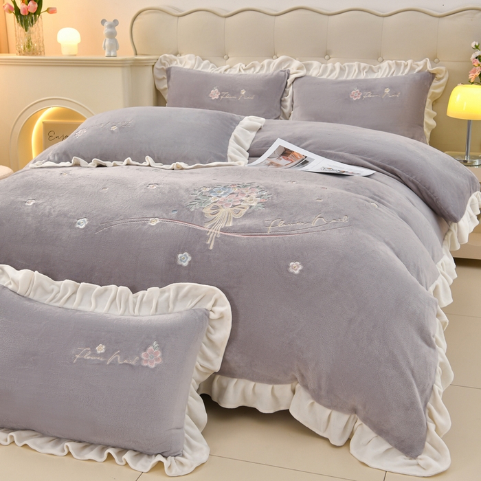 畅畅家纺 2025新款亲肤舒适冬季刺绣花边保暖牛奶绒四件套-花束 花束-灰
