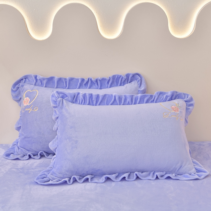 91家纺网 家纺一手货源 找家纺 （总）畅畅家纺 2025新款亲肤舒适冬季刺绣花边保暖牛奶绒四件套-爱心之旅