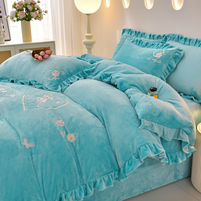 畅畅家纺 2025新款亲肤舒适冬季刺绣花边保暖牛奶绒四件套-爱心之旅 爱心之旅-天蓝