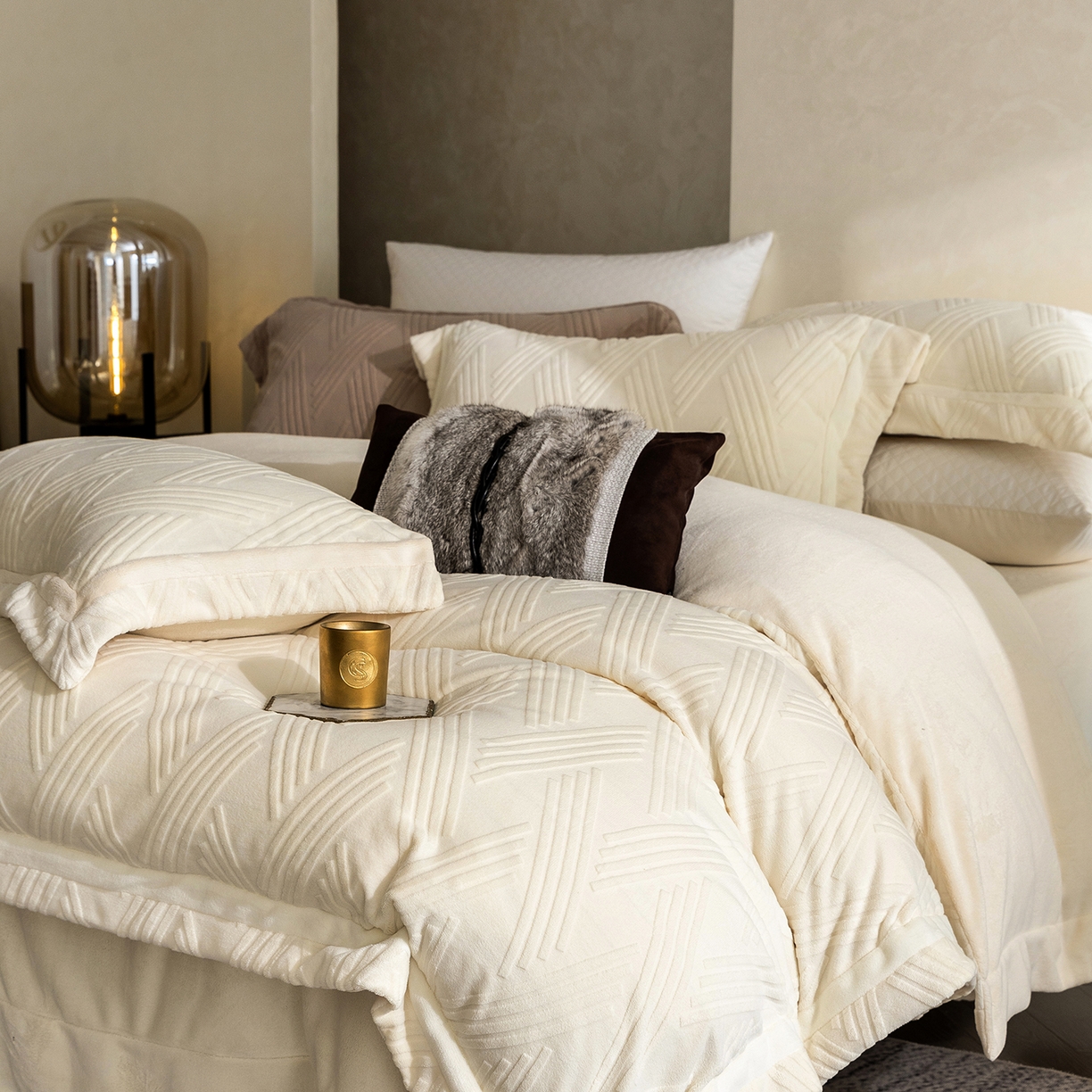 91家纺网 家纺一手货源 找家纺 蓝梦 2025新款全消光雕花牛奶绒四件套-元晞 米月白