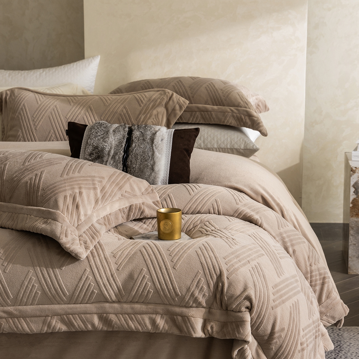 91家纺网 家纺一手货源 找家纺 蓝梦 2025新款全消光雕花牛奶绒四件套-元晞 米咖