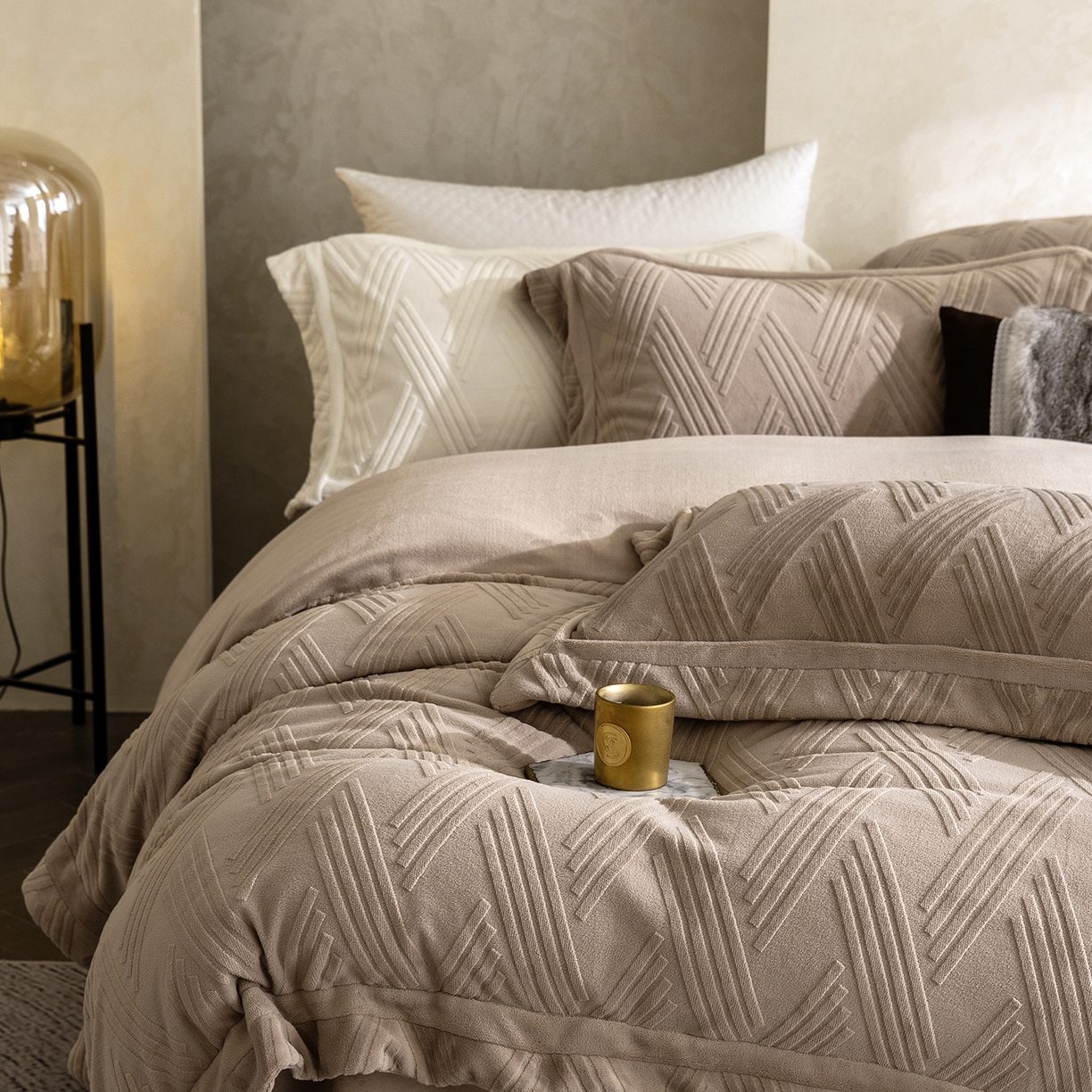 91家纺网 家纺一手货源 找家纺 蓝梦 2025新款全消光雕花牛奶绒四件套-元晞 米咖