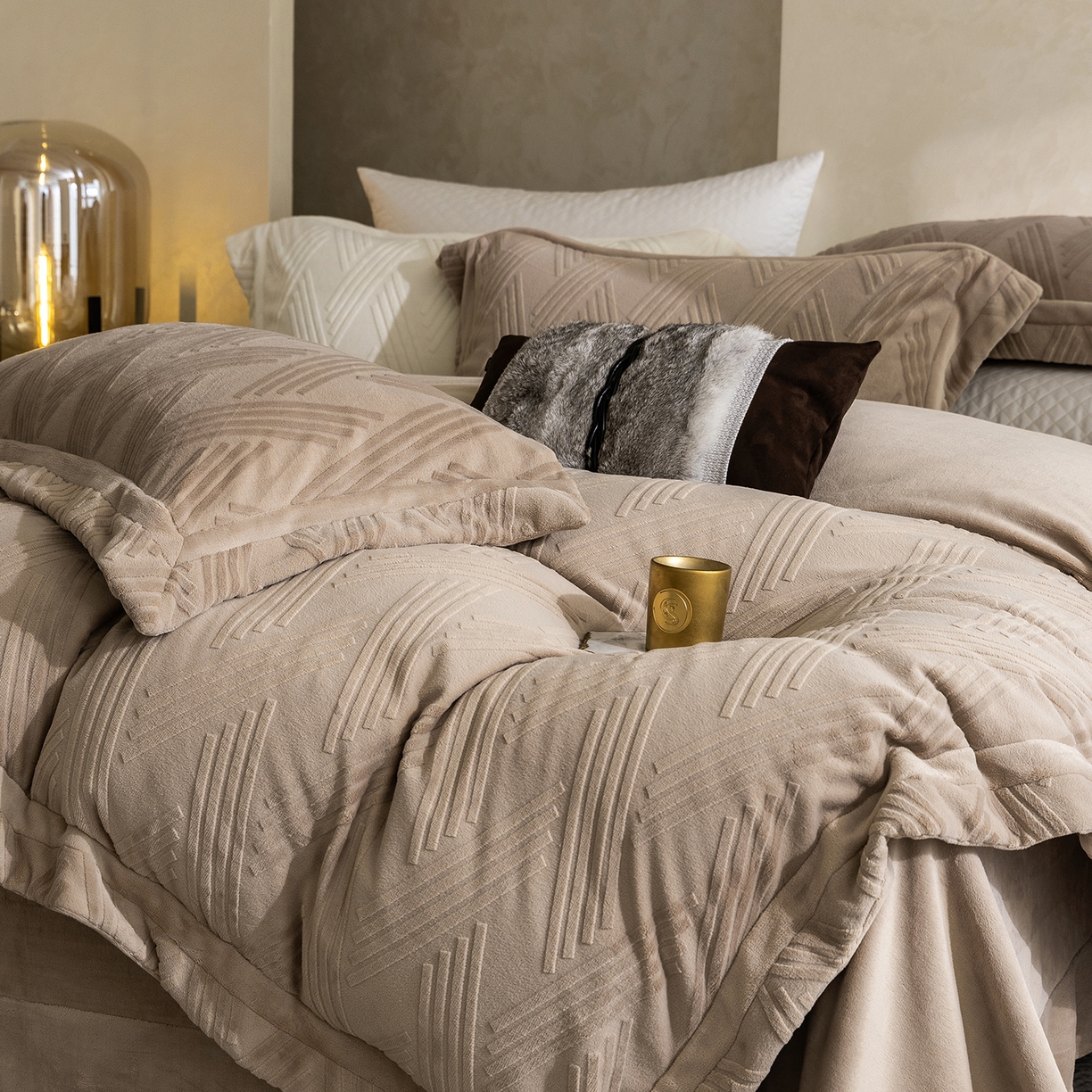 91家纺网 家纺一手货源 找家纺 蓝梦 2025新款全消光雕花牛奶绒四件套-元晞 米咖