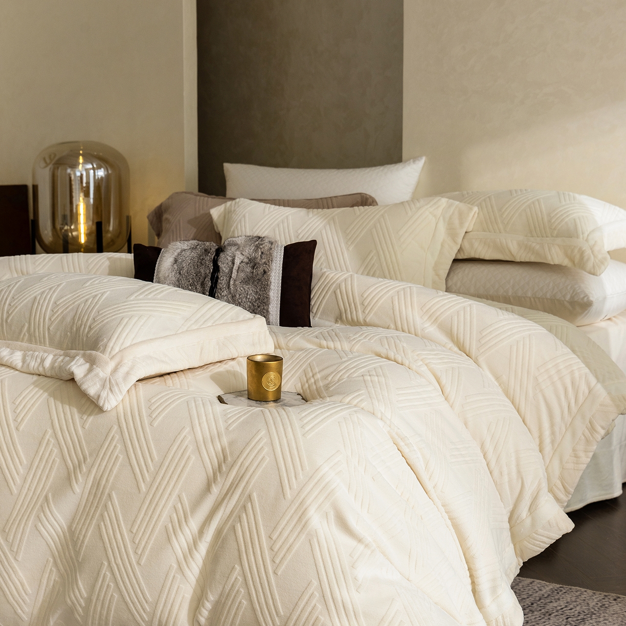 91家纺网 家纺一手货源 找家纺 蓝梦 2025新款全消光雕花牛奶绒四件套-元晞 米月白