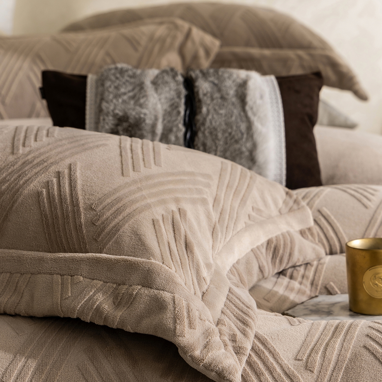 91家纺网 家纺一手货源 找家纺 蓝梦 2025新款全消光雕花牛奶绒四件套-元晞 米咖