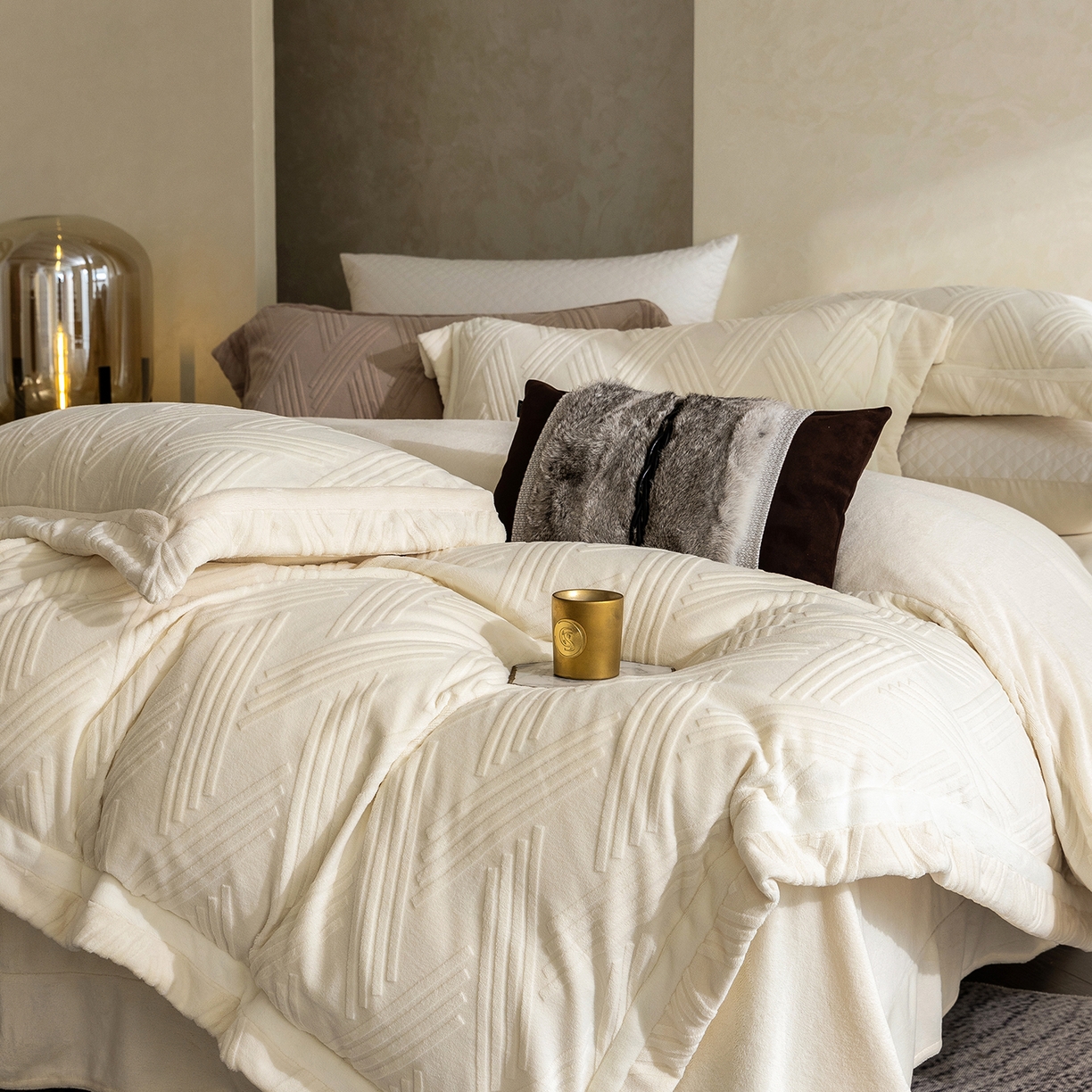 91家纺网 家纺一手货源 找家纺 蓝梦 2025新款全消光雕花牛奶绒四件套-元晞 米月白