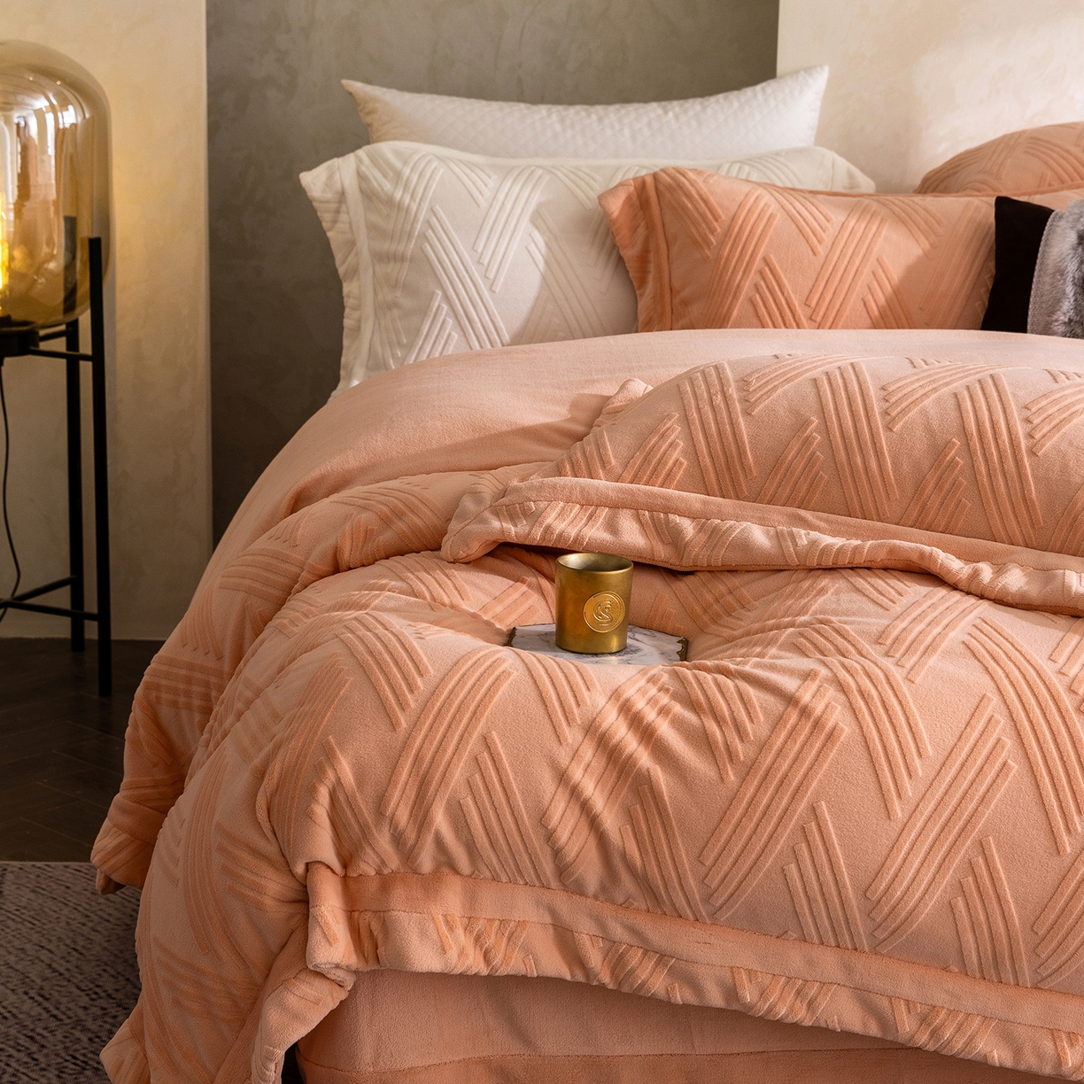 91家纺网 家纺一手货源 找家纺 （总）蓝梦 2025新款全消光雕花牛奶绒四件套-元晞