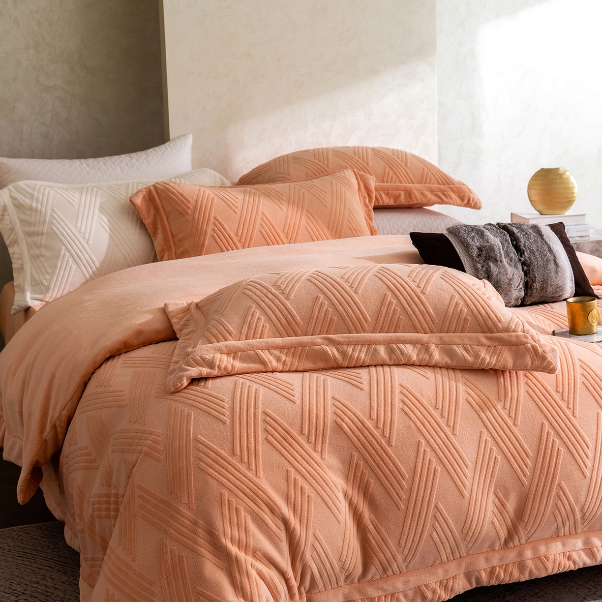 91家纺网 家纺一手货源 找家纺 （总）蓝梦 2025新款全消光雕花牛奶绒四件套-元晞