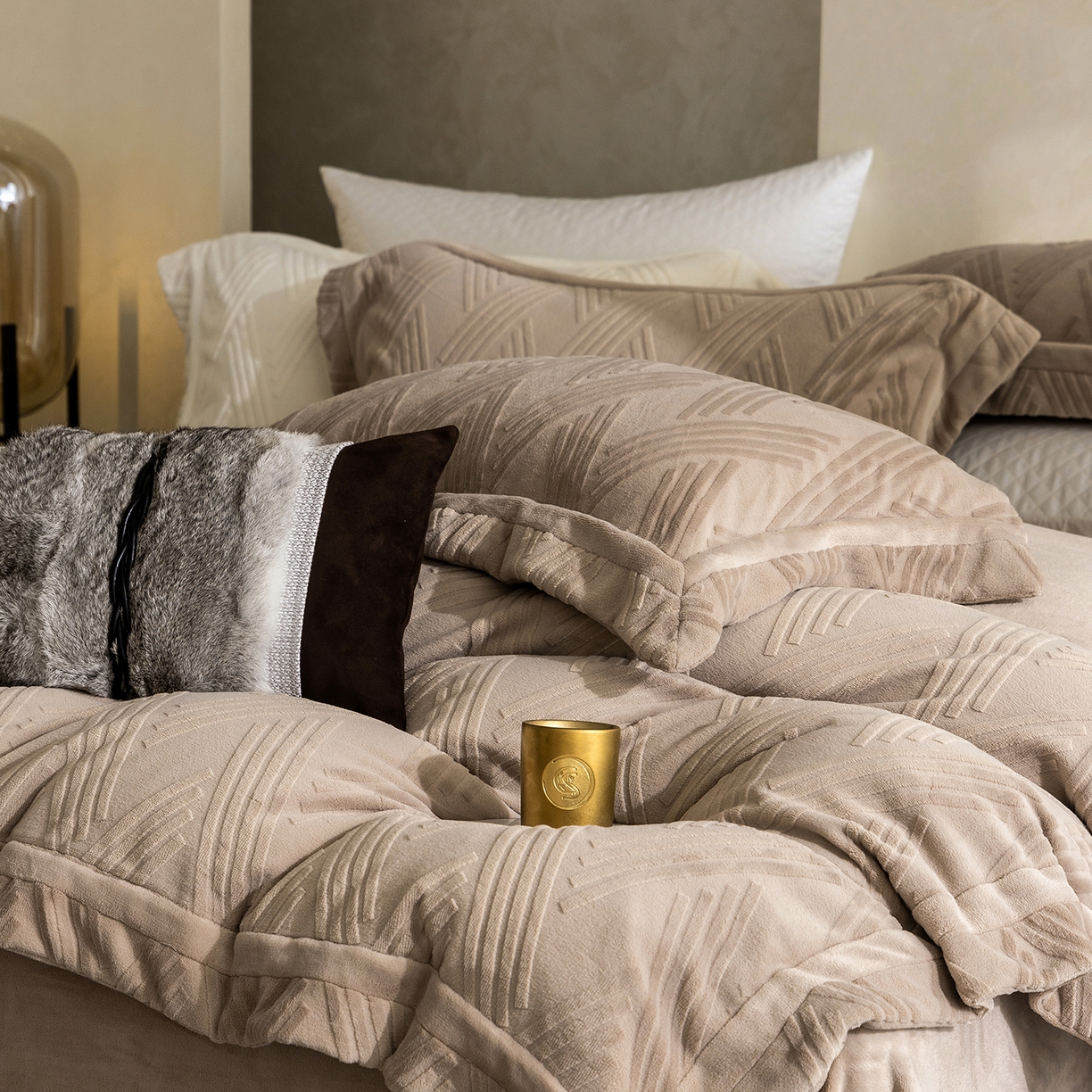 91家纺网 家纺一手货源 找家纺 蓝梦 2025新款全消光雕花牛奶绒四件套-元晞 米咖