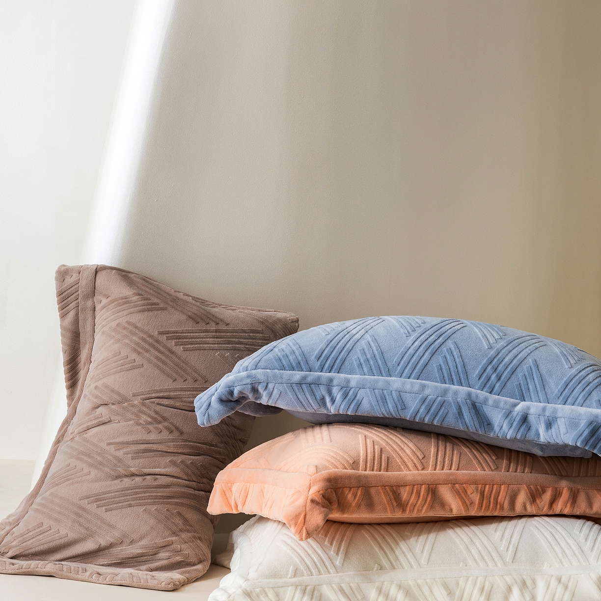 91家纺网 家纺一手货源 找家纺 （总）蓝梦 2025新款全消光雕花牛奶绒四件套-元晞