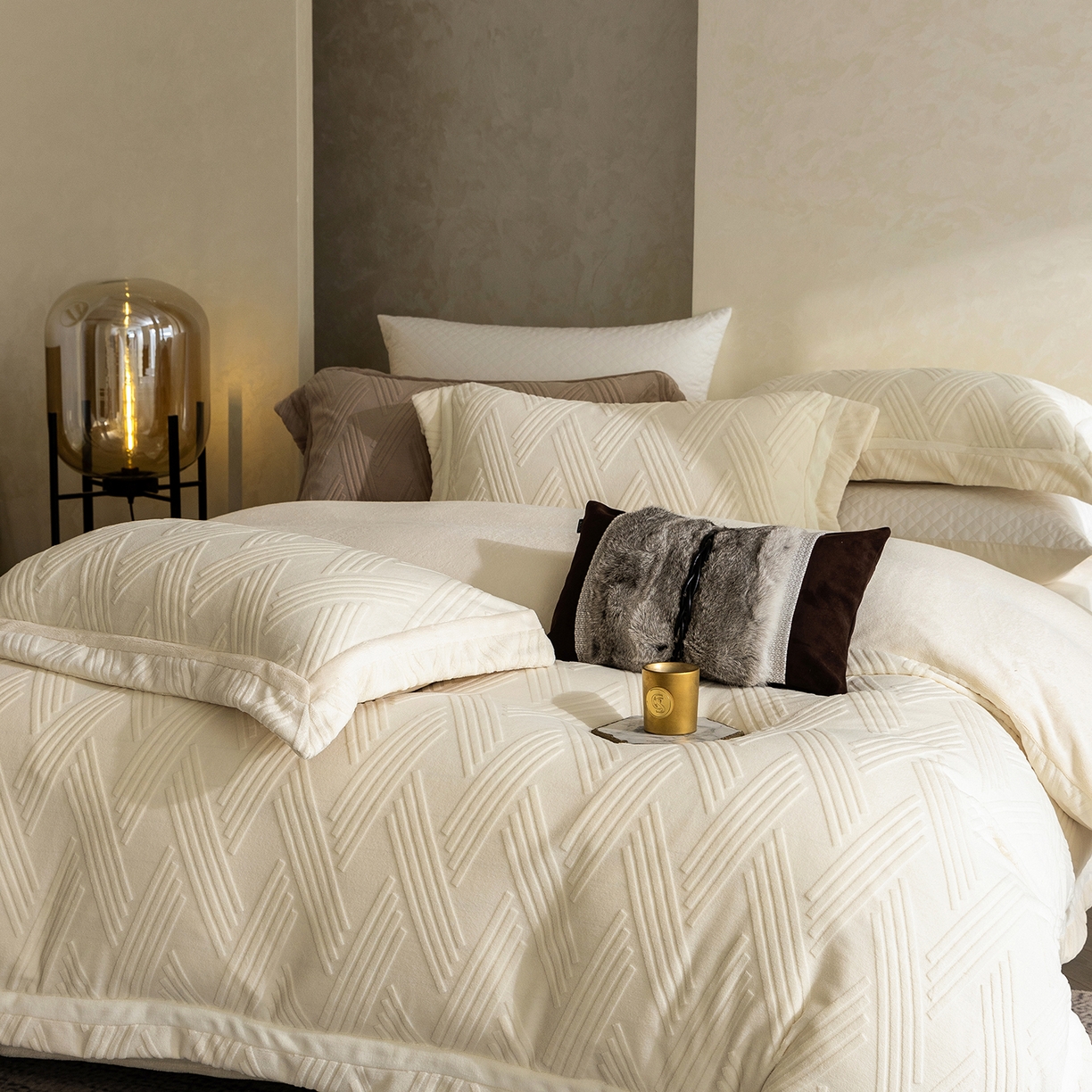 91家纺网 家纺一手货源 找家纺 蓝梦 2025新款全消光雕花牛奶绒四件套-元晞 米月白