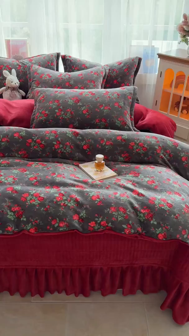 91家纺网 家纺一手货源 找家纺 （总）梵克保罗 2025新款牛奶绒碎花床单床盖四件套-花妖款