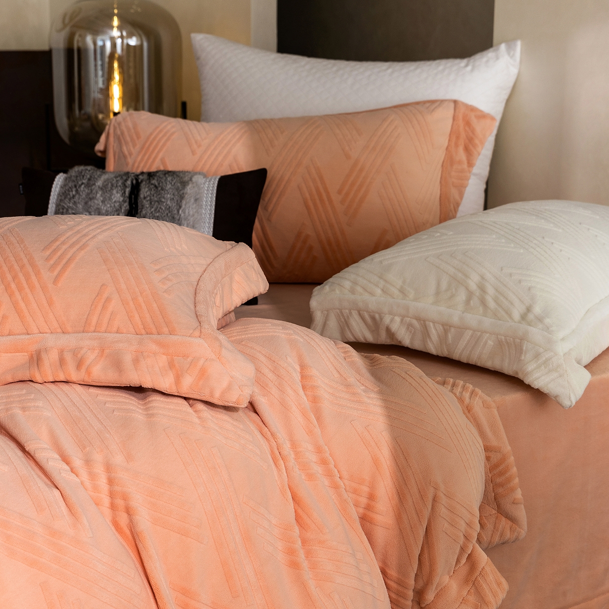 91家纺网 家纺一手货源 找家纺 （总）蓝梦 2025新款全消光雕花牛奶绒四件套-元晞