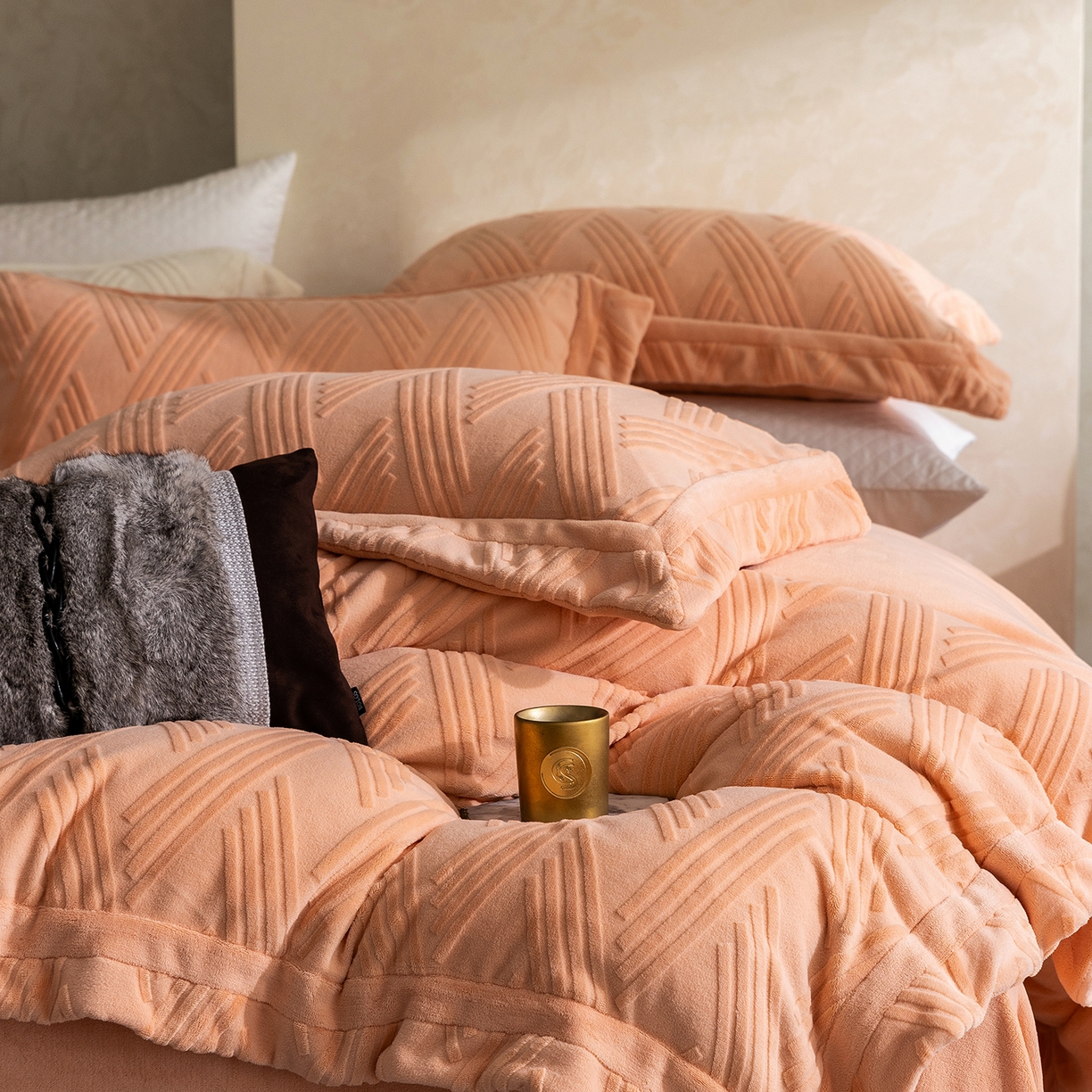 91家纺网 家纺一手货源 找家纺 （总）蓝梦 2025新款全消光雕花牛奶绒四件套-元晞