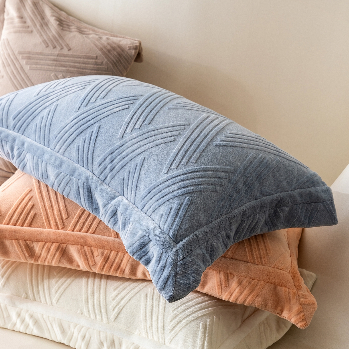 91家纺网 家纺一手货源 找家纺 （总）蓝梦 2025新款全消光雕花牛奶绒四件套-元晞