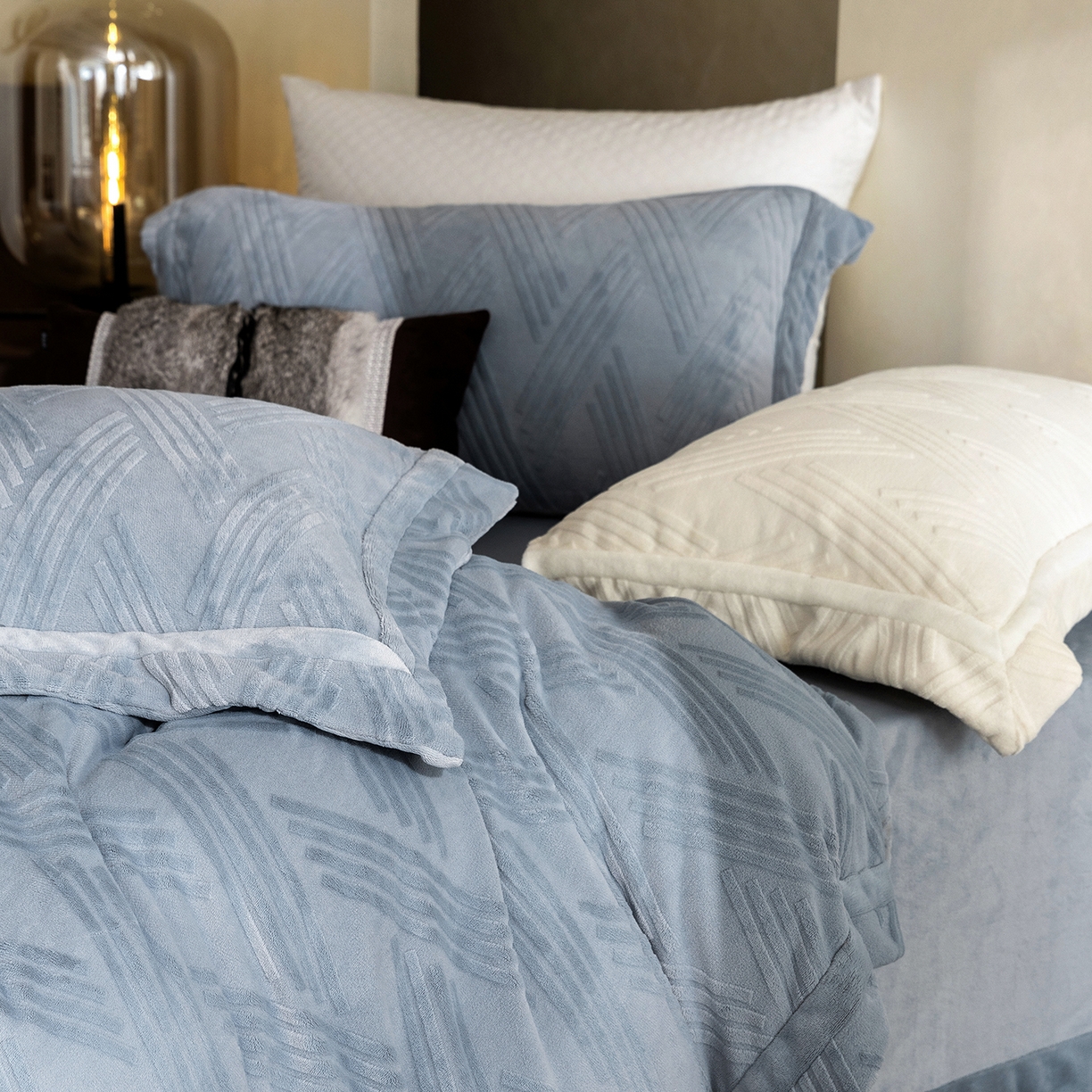 91家纺网 家纺一手货源 找家纺 蓝梦 2025新款全消光雕花牛奶绒四件套-元晞 甘蓝