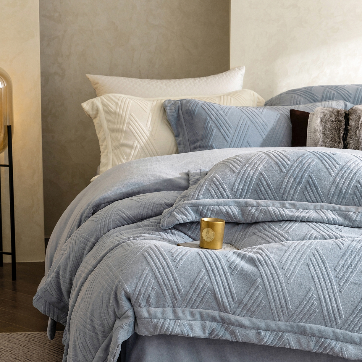 91家纺网 家纺一手货源 找家纺 蓝梦 2025新款全消光雕花牛奶绒四件套-元晞 甘蓝