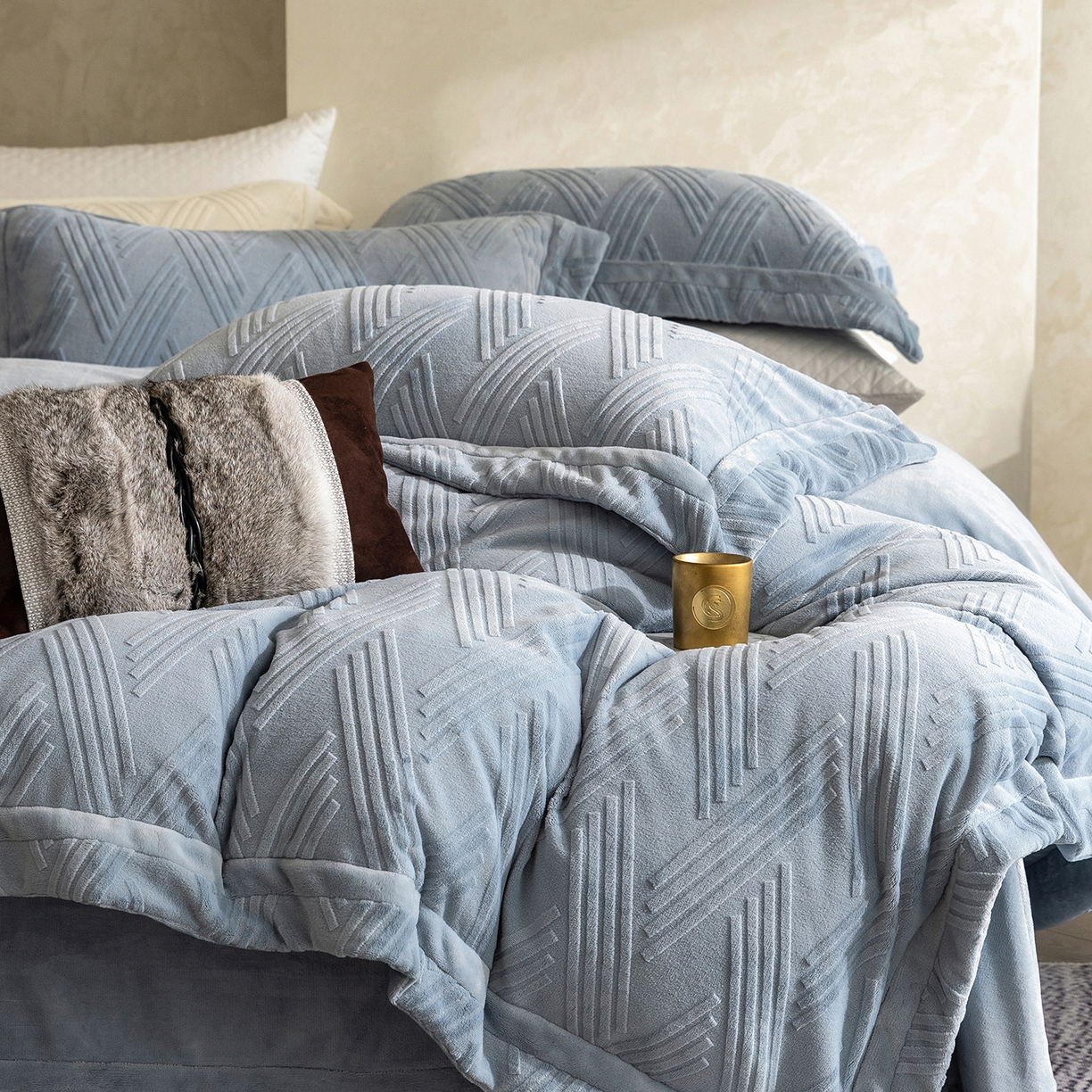 91家纺网 家纺一手货源 找家纺 蓝梦 2025新款全消光雕花牛奶绒四件套-元晞 甘蓝