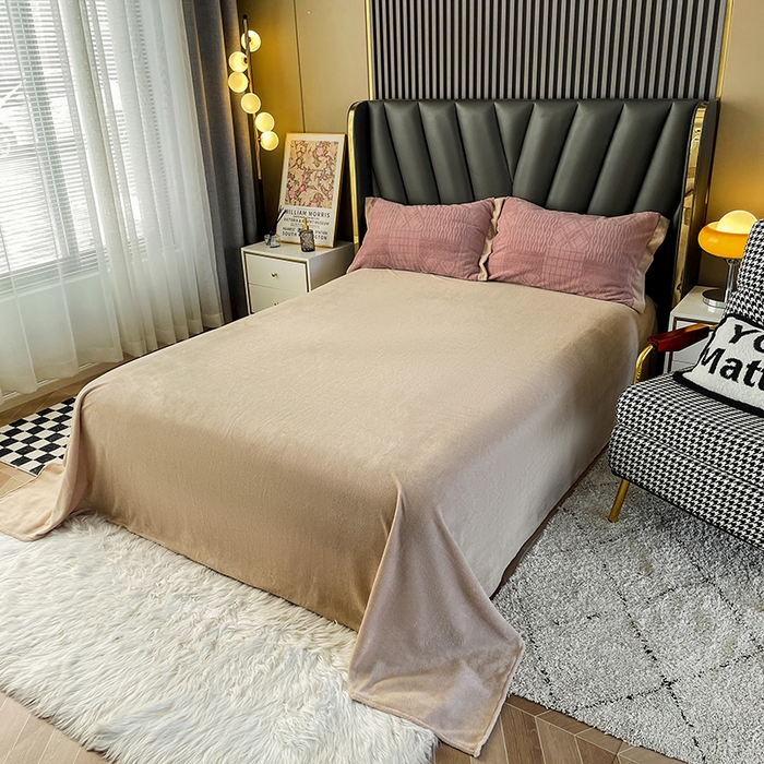 91家纺网 家纺一手货源 找家纺 梵克保罗 2025秋冬新款全消光拼角雕花绒牛奶绒四件套 安娜-豆粉