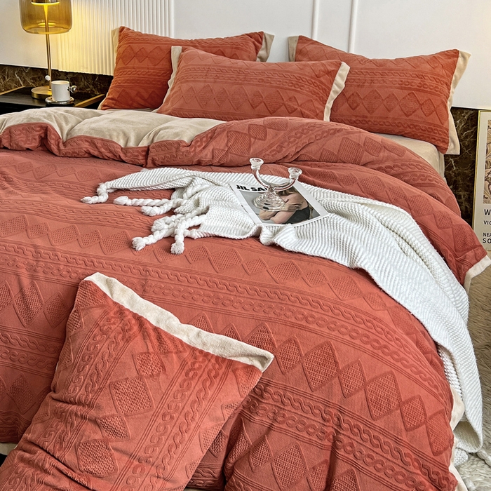 91家纺网 家纺一手货源 找家纺 梵克保罗 2025秋冬新款全消光拼角雕花绒牛奶绒四件套 慕丝-奶油橙