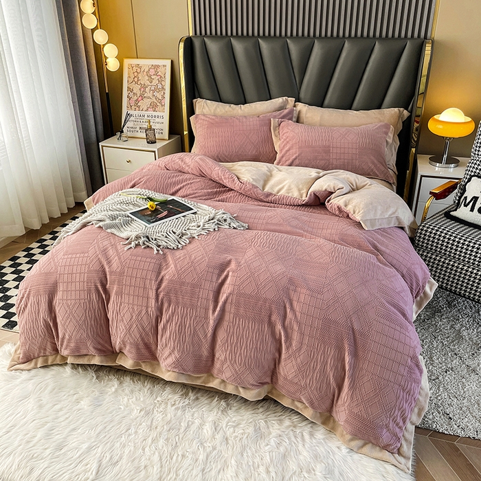 91家纺网 家纺一手货源 找家纺 （总）梵克保罗 2025秋冬新款全消光拼角雕花绒牛奶绒四件套