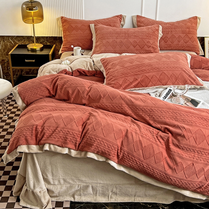 91家纺网 家纺一手货源 找家纺 梵克保罗 2025秋冬新款全消光拼角雕花绒牛奶绒四件套 慕丝-奶油橙