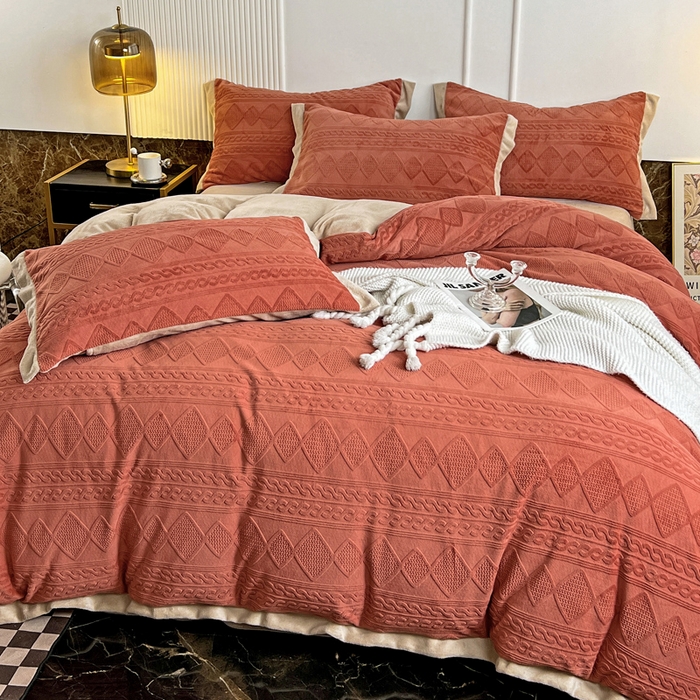 91家纺网 家纺一手货源 找家纺 梵克保罗 2025秋冬新款全消光拼角雕花绒牛奶绒四件套 慕丝-奶油橙