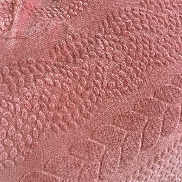 91家纺网 家纺一手货源 找家纺 梵克保罗 2025秋冬新款全消光拼角雕花绒牛奶绒四件套 慕丝-玫瑰粉