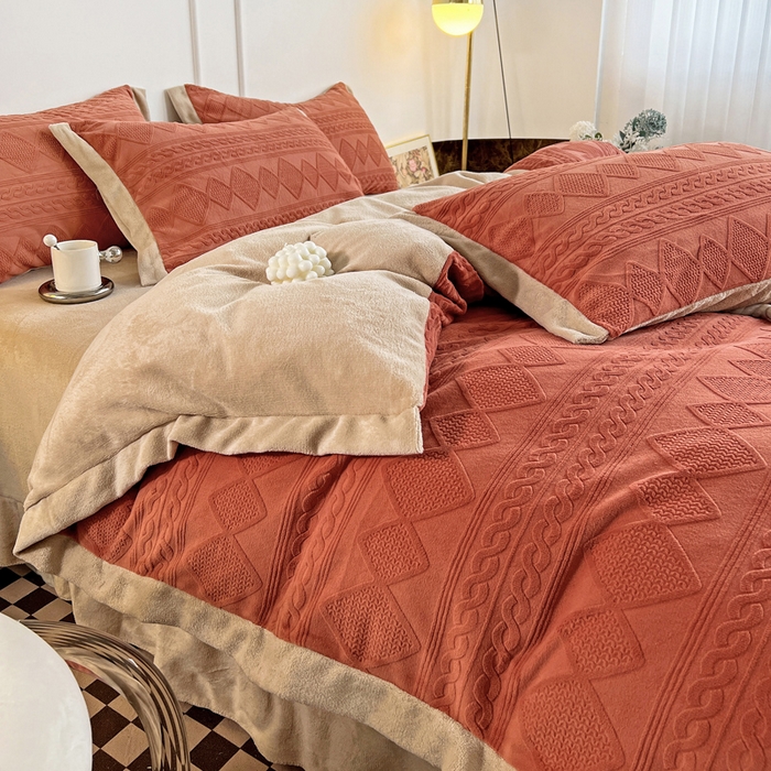 91家纺网 家纺一手货源 找家纺 梵克保罗 2025秋冬新款全消光拼角雕花绒牛奶绒四件套 慕丝-奶油橙