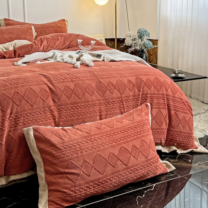 91家纺网 家纺一手货源 找家纺 梵克保罗 2025秋冬新款全消光拼角雕花绒牛奶绒四件套 慕丝-奶油橙