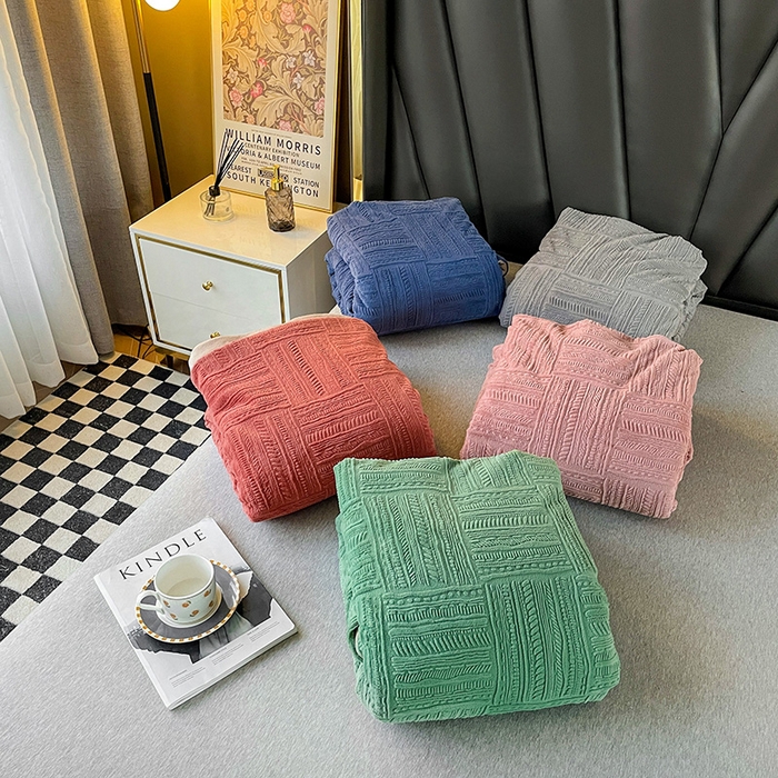 91家纺网 家纺一手货源 找家纺 梵克保罗 2025秋冬新款全消光拼角雕花绒牛奶绒四件套 组合图