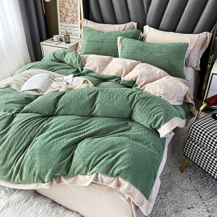 91家纺网 家纺一手货源 找家纺 梵克保罗 2025秋冬新款全消光拼角雕花绒牛奶绒四件套 安娜-抹绿