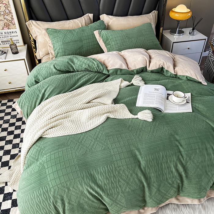 91家纺网 家纺一手货源 找家纺 梵克保罗 2025秋冬新款全消光拼角雕花绒牛奶绒四件套 安娜-抹绿