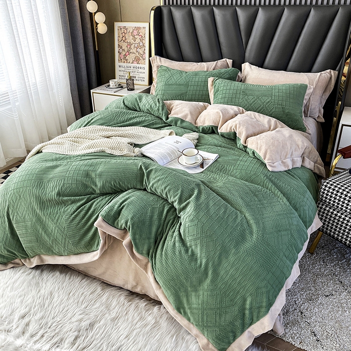 91家纺网 家纺一手货源 找家纺 梵克保罗 2025秋冬新款全消光拼角雕花绒牛奶绒四件套 安娜-抹绿