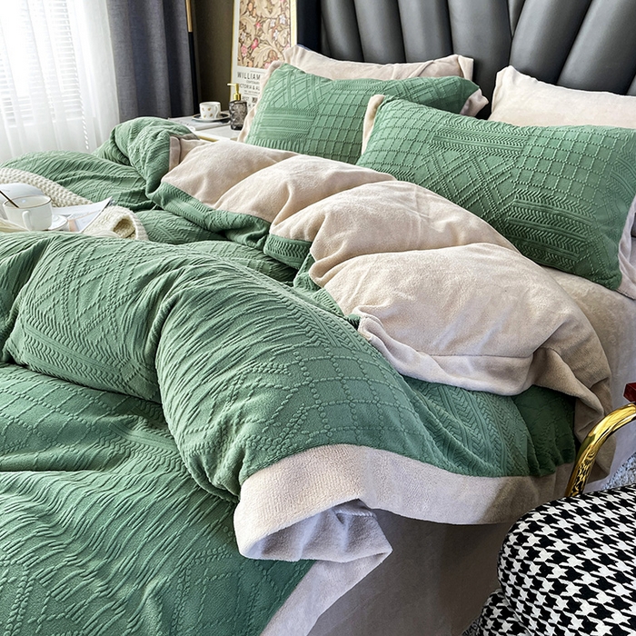 91家纺网 家纺一手货源 找家纺 梵克保罗 2025秋冬新款全消光拼角雕花绒牛奶绒四件套 安娜-抹绿