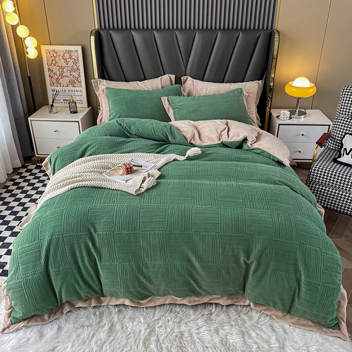 91家纺网 家纺一手货源 找家纺 梵克保罗 2025秋冬新款全消光拼角雕花绒牛奶绒四件套 典雅-抹绿