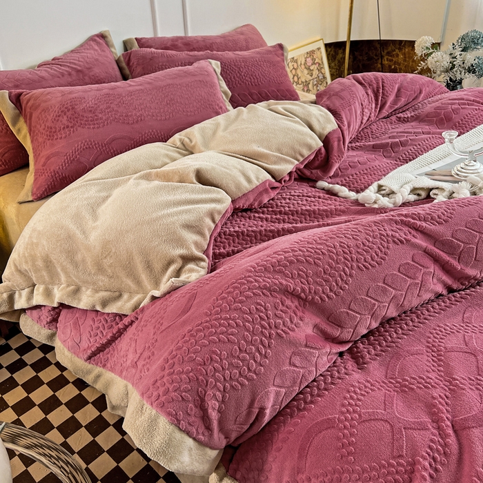 91家纺网 家纺一手货源 找家纺 梵克保罗 2025秋冬新款全消光拼角雕花绒牛奶绒四件套 慕丝-豆沙