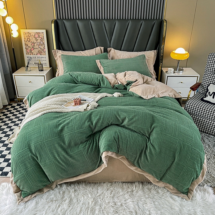 91家纺网 家纺一手货源 找家纺 梵克保罗 2025秋冬新款全消光拼角雕花绒牛奶绒四件套 典雅-抹绿