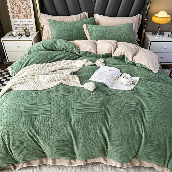 91家纺网 家纺一手货源 找家纺 梵克保罗 2025秋冬新款全消光拼角雕花绒牛奶绒四件套 安娜-抹绿