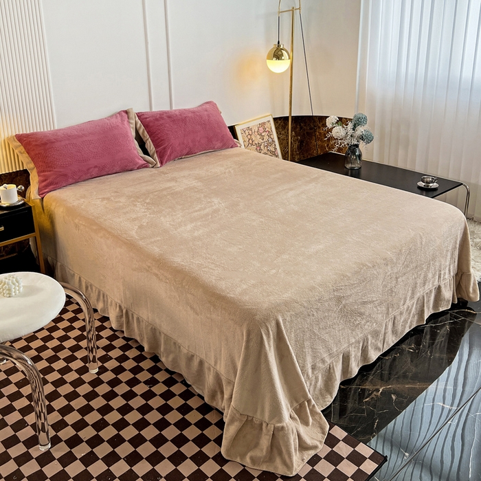 91家纺网 家纺一手货源 找家纺 梵克保罗 2025秋冬新款全消光拼角雕花绒牛奶绒四件套 慕丝-豆沙