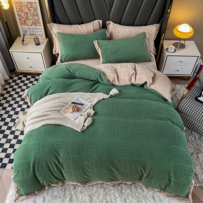 91家纺网 家纺一手货源 找家纺 梵克保罗 2025秋冬新款全消光拼角雕花绒牛奶绒四件套 典雅-抹绿