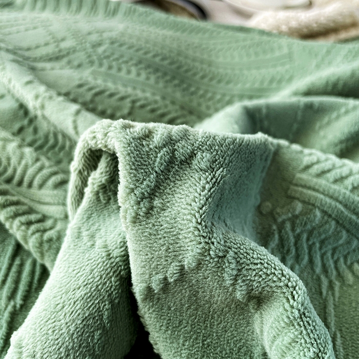 91家纺网 家纺一手货源 找家纺 梵克保罗 2025秋冬新款全消光拼角雕花绒牛奶绒四件套 安娜-抹绿